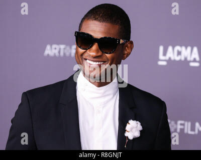 LOS ANGELES, CA, USA - 04 novembre : Usher arrive au LACMA Art  + Film 2017 Gala tenu au Los Angeles County Museum of Art, le 4 novembre 2017 à Los Angeles, Californie, États-Unis. (Photo par Xavier Collin/Image Press Office) Banque D'Images