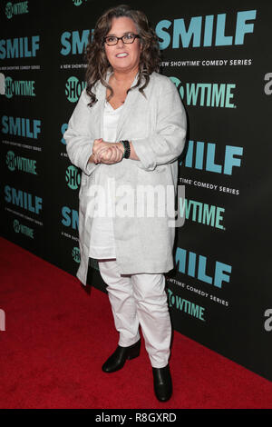 HOLLYWOOD, LOS ANGELES, CA, USA - 09 OCTOBRE : Rosie O'Donnell arrive à la première de Los Angeles Showtime's 'SMILF" tenue à l'Harmony Gold Theatre Le 9 octobre 2017 à Hollywood, Los Angeles, Californie, États-Unis. (Photo de KJ-PPB/Image Press Office) Banque D'Images