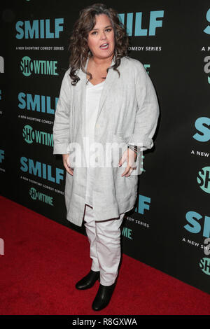 HOLLYWOOD, LOS ANGELES, CA, USA - 09 OCTOBRE : Rosie O'Donnell arrive à la première de Los Angeles Showtime's 'SMILF" tenue à l'Harmony Gold Theatre Le 9 octobre 2017 à Hollywood, Los Angeles, Californie, États-Unis. (Photo de KJ-PPB/Image Press Office) Banque D'Images