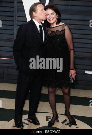 BEVERLY HILLS, LOS ANGELES, CA, USA - 26 février : William Friedkin, Sherry Lansing arrive à la Vanity Fair Oscar Party 2017 tenue à l'Wallis Annenberg Center for the Performing Arts le 26 février 2017 à Beverly Hills, Los Angeles, Californie, États-Unis. (Photo par Xavier Collin/Image Press Office) Banque D'Images