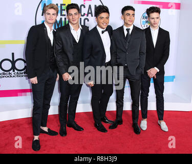 LOS ANGELES, CA, USA - Le 19 novembre : Brady Tutton, Chance Perez, Sergio Calderon, a appelé l'Ramos, Michael Conor, dans la vie réelle à l'American Music Awards 2017 qui a eu lieu au Théâtre Microsoft L.A. Vivre le 19 novembre 2017 à Los Angeles, Californie, États-Unis. (Photo par Xavier Collin/Image Press Office) Banque D'Images