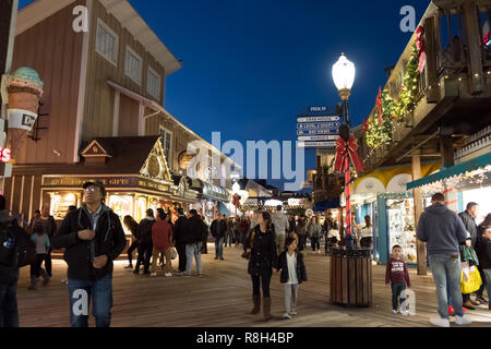 Pier 39 en soirée à San Francisco, Californie Banque D'Images