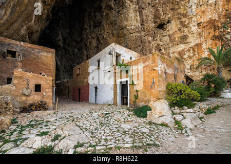 L'ancien village à l'intérieur de la grotte Mangiapane ou "Grotta Mangiapane" habité jusqu'50s' et est demeuré intact, Trapani, Sicile, Italie Banque D'Images