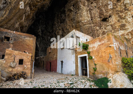 Un ancien village à l'intérieur de la grotte Mangiapane ou "Grotta Mangiapane" habité jusqu'50s' et est demeuré intact, Trapani, Sicile, Italie Banque D'Images