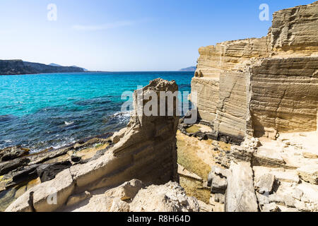 Carrières de tuf ancienne près de la baie de Cala Rossa, Favignana, Îles Égades, Sicile, Italie Banque D'Images