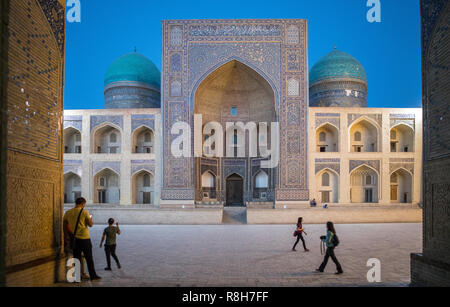 Mir-i-Arab madrasa, Boukhara, Ouzbékistan Banque D'Images
