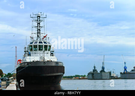 8 septembre 2018, la mer Baltique, Allemagne, région de Kaliningrad, en Russie, à l'embarcadère, grand navire sur le canal de la mer Banque D'Images