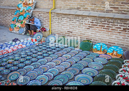Vente de poterie artisanale traditionnelle en ouzbek, Boukhara, Ouzbékistan Banque D'Images