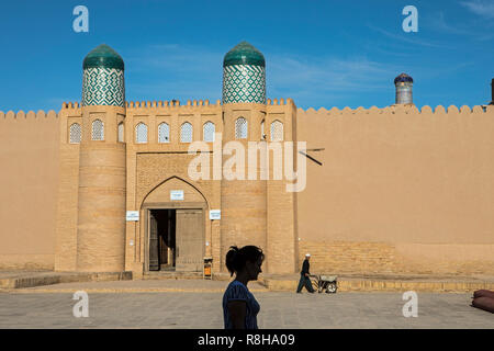 Porte principale de Kuhna Arche, place d'exécution, Khiva, Ouzbékistan Banque D'Images