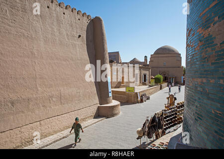 Rue principale à Ichon-Qala ou vieille ville, Khiva, Ouzbékistan Banque D'Images