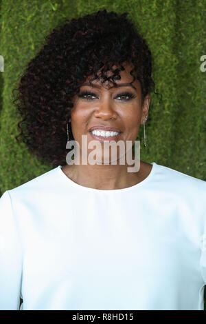 PACIFIC PALISADES, LOS ANGELES, CA, USA - Le 14 octobre : L'actrice Regina King portant un Vince Camuto top, pantalon, et d'embrayage arrive à la 8e conférence annuelle de Veuve Clicquot Polo Classic Los Angeles tenue à Will Rogers State Historic Park le 14 octobre 2017 à Pacific Palisades, Los Angeles, Californie, États-Unis. (Photo par Xavier Collin/Image Press Office) Banque D'Images