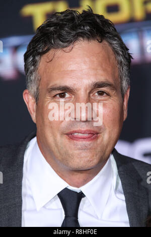 HOLLYWOOD, LOS ANGELES, CA, USA - 10 OCTOBRE : Mark Ruffalo lors de la première mondiale de Disney et Marvel Thor : le "Ragnarok" tenue au El Capitan Theatre le 10 octobre 2017 à Hollywood, Los Angeles, Californie, États-Unis. (Photo par Xavier Collin/Image Press Office) Banque D'Images