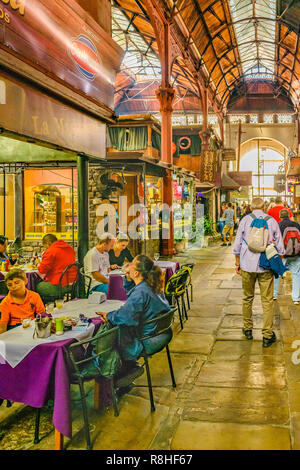 MONTEVIDEO, URUGUAY, Avril - 2018 - vue de l'intérieur de marché traditionnel à Ciudad Vieja district dans Montevideo, Uruguay ville Banque D'Images