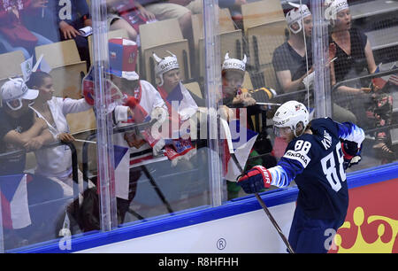 Herning, Danemark. 17 mai, 2017. Patrick Kane, USA a scoret à 1-0 lors de la finale entre les Etats-Unis et la République tchèque au cours de l'IIHF Championnat du monde hockey sur glace 2018 de la Jyske Bank Boxen, Herning, Danemark. Credit : Lars Moeller/ZUMA/Alamy Fil Live News Banque D'Images