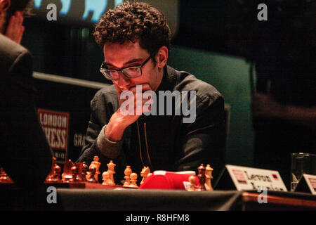 Londres, Royaume-Uni. 15 décembre 2018. Grand maître des échecs Fabiano Caruana, (nous) monde # 2 jouer pour la troisième et quatrième place dans le Chess Classics été tenue à Londres Olympia @Paul Quezada-Neiman/Alamy Live News Banque D'Images