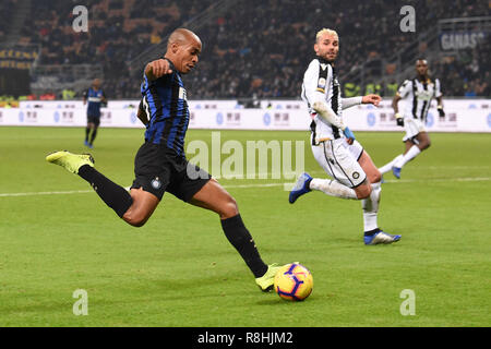 Milan, Italie. 15 décembre 2018. Milan (MI) Italy sport soccer FC Internazionale Milan vs Udinese Calcio - Football Ligue Championnat Italien Serie A TIM 2018/2019 - stade Giuseppe Meazza. Dans le pic : Joao Mario (# 15) Credit : LaPresse/Alamy Live News Crédit : LaPresse/Alamy Live News Banque D'Images