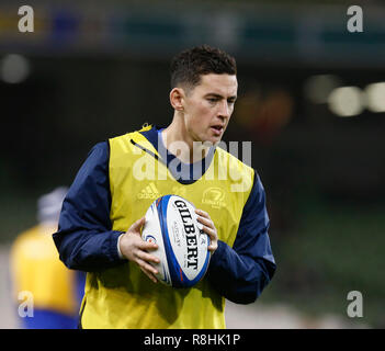 Aviva Stadium de Dublin, Irlande. Le 15 décembre, 2018. European Champions Cup rugby, Leinster et baignoire ; Noel Reid de Leinster se réchauffe avant de kickoff : Action Crédit Plus Sport Images/Alamy Live News Banque D'Images