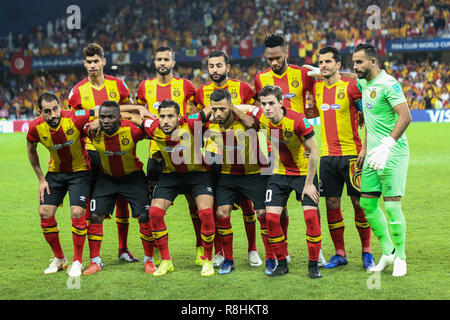 Al Ain, Émirats arabes unis. Le 15 décembre, 2018. Les joueurs de l'ES Tunis s'aligner avant le début de la Coupe du Monde des Clubs de la fifa football match de quart de finale entre la Tunisie de l'ES Tunis et Al Ain ÉMIRATS ARABES UNIS au FC Hazza Bin Zayed Stadium. Credit : Mohamed Flis/dpa/Alamy Live News Crédit : afp photo alliance/Alamy Live News Banque D'Images