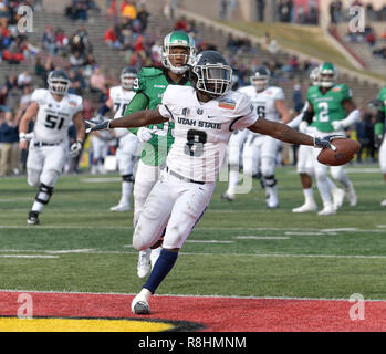 Albuquerque, Nouveau Mexique. Le 15 décembre, 2018. L'Utah State Aggies running back lumineux Gerold (8) Promenades dans intact pendant un TD au cours de la première moitié de la 13e édition de la New Mexico Bowl entre North Texas Mean Green et Utah State Aggies sur terrain de la succursale à Dreamstyle Stadium à Albuquerque, Nouveau Mexique. L'image de crédit © Lou Novick/Cal Sport Media/Alamy Live News Banque D'Images