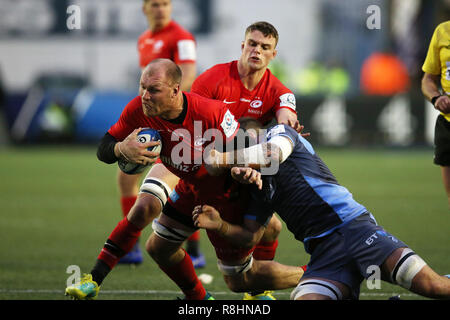 Cardiff, Wales, UK. Le 15 décembre 2018. Schalk Burger des Saracens est abordé. Heineken Cup Champions, piscine 3 rugby match, Cardiff Blues v Saracens au Sport BT Cardiff Arms Park de Cardiff, le samedi 15 décembre 2018. Cette image ne peut être utilisé qu'à des fins rédactionnelles. Editorial uniquement. Photos par Andrew Andrew/Verger Verger la photographie de sport/Alamy live news Banque D'Images