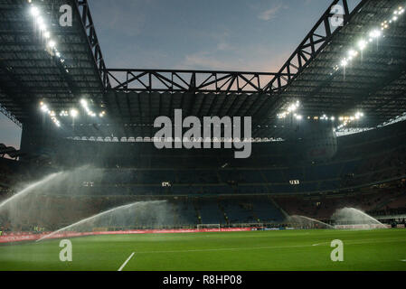 Milan, Italie. Le 15 décembre 2018. Une vue générale du stade avant le match de football, Serie A Inter Milan vs Udinese Calcio au stade Meazza de San Siro à Milan, Italie le 15 décembre 2018 Crédit : Piero Cruciatti/Alamy Live News Banque D'Images