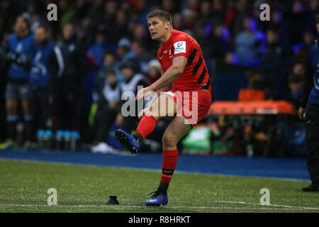 Cardiff, Wales, UK. Le 15 décembre 2018. Owen Farrell des Saracens kicks une conversion. Heineken Cup Champions, piscine 3 rugby match, Cardiff Blues v Saracens au Sport BT Cardiff Arms Park de Cardiff, le samedi 15 décembre 2018. Cette image ne peut être utilisé qu'à des fins rédactionnelles. Editorial uniquement. Photos par Andrew Andrew/Verger Verger la photographie de sport/Alamy live news Banque D'Images