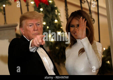 Washington, États-Unis d'Amérique. Le 15 décembre, 2018. Le Président des Etats-Unis, Donald J. Trump et la Première Dame Melania Trump accueillent les clients dans le Congressional à Maison Blanche à Washington le 15 décembre 2018. Crédit : Yuri Gripas/Piscine via CNP | Conditions de crédit dans le monde entier : dpa/Alamy Live News Banque D'Images