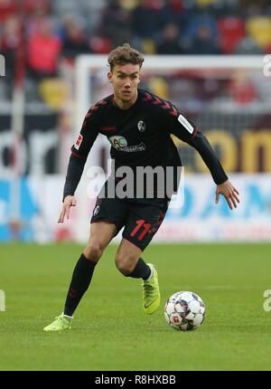 Firo : 15.12.2018, football, 1.Bundesliga, la saison 2018/2019, Fortuna Düsseldorf - SC Freiburg 2 : 0 Luca WALDSCHMIDT, Freiburg, simple action | dans le monde d'utilisation Banque D'Images