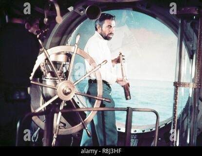 Titre original : 20,000 LIEUES SOUS LA MER. Titre en anglais : 20 000 lieues sous la mer. Année : 1954. Directeur : RICHARD FLEISCHER. Stars : James Mason. Credit : WALT DISNEY PRODUCTIONS / Album Banque D'Images