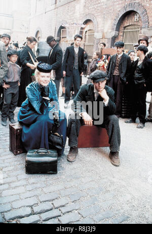 Titre original : DE LOIN. Titre en anglais : DE LOIN. Année : 1992. Réalisateur : Ron Howard. Stars : TOM CRUISE, Nicole Kidman. Credit : UNIVERSAL PICTURES / Album Banque D'Images