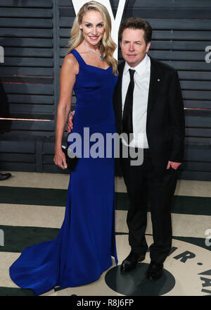 BEVERLY HILLS, LOS ANGELES, CA, USA - 26 février : Tracy Pollan, Michael J. Fox arrive au 2017 Vanity Fair Oscar Party organisée à l'Annenberg Center for the Performing Arts le 26 février 2017 à Beverly Hills, Los Angeles, Californie, États-Unis. (Photo par Xavier Collin/Image Press Office) Banque D'Images