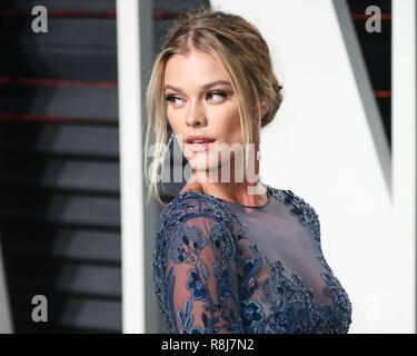BEVERLY HILLS, LOS ANGELES, CA, USA - 26 février : Nina Agdal arrive à la Vanity Fair Oscar Party 2017 tenue à l'Wallis Annenberg Center for the Performing Arts le 26 février 2017 à Beverly Hills, Los Angeles, Californie, États-Unis. (Photo par Xavier Collin/Image Press Office) Banque D'Images