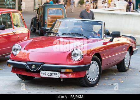 Ancona , Italie - Septembre 23th, 2018 : Alfa Romeo Spider série 4 lors d'une exposition de voitures anciennes à Ancône, en Italie. Banque D'Images