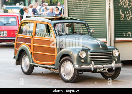 Ancona , Italie - Septembre 23th, 2018 : Avis d'un vintage FIAT 500 GIARDINETTA lors d'une exposition de voitures anciennes à Ancône, en Italie. Banque D'Images