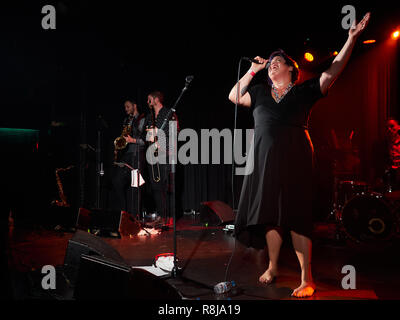 Hannah Williams et les affirmations d'effectuer à la [2] de Apolo, Barcelone, Espagne. Photo : Mariano Anton. Décembre 2018 Banque D'Images