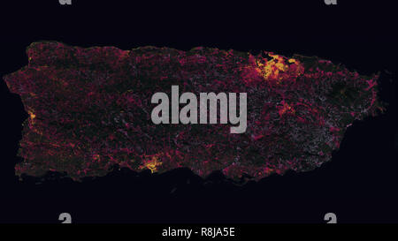 Une vue composite de Porto Rico à partir de l'espace durant la période de mars 1018 montrant les feux électriques après la réparation et la restauration de la majorité de la grille d'alimentation, à la suite du cyclone Maria qui fouetté l'île provoquant la panne d'électricité la plus longue de l'histoire des États-Unis et au moins 90 milliards de dollars en dommages-intérêts. L'image a été créé en utilisant des images satellite de l'imagerie infrarouge visible à bord du radiomètre Suomi NPP satellite. La capitale et plus grande ville San Juan peut être vu dans le coin supérieur droit et la deuxième ville de Ponce en bas à gauche. Banque D'Images