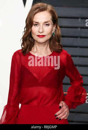 BEVERLY HILLS, LOS ANGELES, CA, USA - 26 février : Isabelle Huppert arrive à la Vanity Fair Oscar Party 2017 tenue à l'Wallis Annenberg Center for the Performing Arts le 26 février 2017 à Beverly Hills, Los Angeles, Californie, États-Unis. (Photo par Xavier Collin/Image Press Office) Banque D'Images