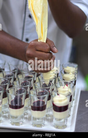 Dessert préparation dans la cuisine Banque D'Images