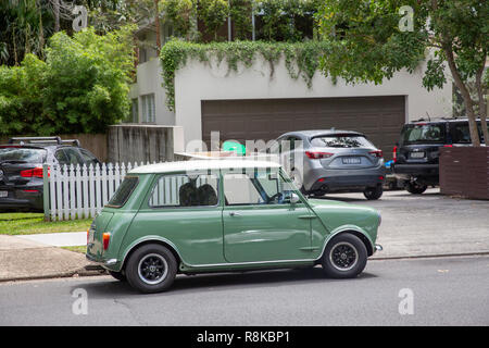 1964 Classic Mini 850 car à Sydney Australie, carrosserie verte avec toit blanc Banque D'Images