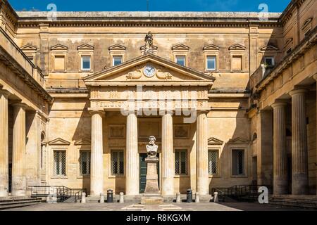 Italie, Pouilles, Salento, Lecce, le centre historique, l'église San Francesco della Scarpa est maintenant un hall d'exposition et de l'auditorium Banque D'Images