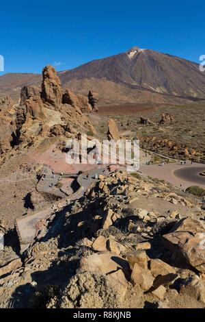 L'Espagne, Iles Canaries, Tenerife island, Parque Nacional del Teide (Parc National de Teide) inscrite au Patrimoine Mondial de l'UNESCO, Los Roques de Garcia rock-formage et volcan Teide Banque D'Images