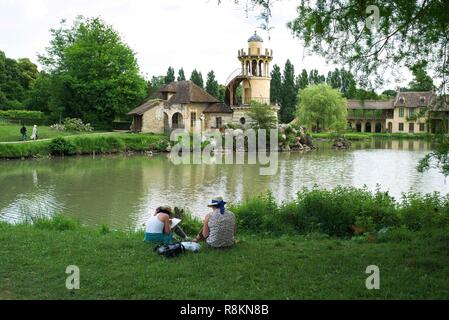 France, Yvelines, Versailles, Château de Versailles classée au Patrimoine Mondial de l'UNESCO, la Tour de Marlborough du hameau de la Reine dans le domaine de Marie-Antoinette Banque D'Images