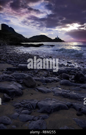 Une aube voir de Mumbles Head dans la Baie de Swansea, Pays de Galles. Banque D'Images