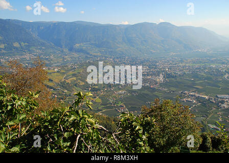 Une vue de la vallée de l'Adige de Merano à Bolzano, le Tyrol du Sud, Italie Banque D'Images