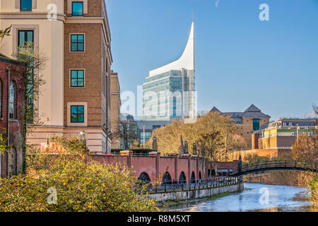 Le bâtiment lame Vue depuis le Canal, lecture, Berks,UK Banque D'Images