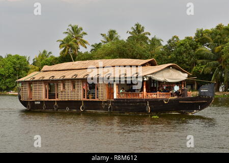 Kettuvallam péniche sur des étangs, Lac Vembanad, Alleppey, Kerala, Inde Banque D'Images