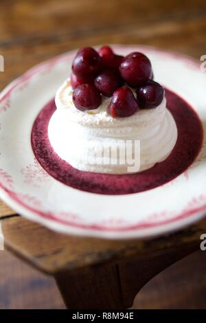 La France, Finistère, Audierne, L'Auberge restaurant, vacherin cerise Banque D'Images