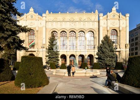 La Hongrie, Budapest, inscrite au Patrimoine Mondial de l'UNESCO, Pesti Vigadó Vigadó tér, est une salle de concert construite par Frigyes Feszl Banque D'Images