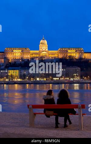 La Hongrie, Budapest,district de ravageurs, inscrite au Patrimoine Mondial de l'UNESCO, Danube et de la colline de Buda (ou la colline du château) avec le Palais Royal Banque D'Images