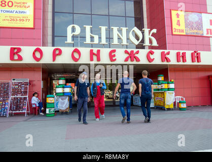 Voronezh (Russie - 27 juin 2018 : Entrée de l'édifice du marché 'Voronezh', perspective Moskovsky 90/1, Voronezh Banque D'Images